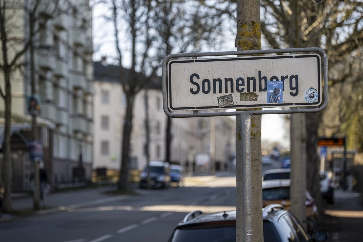 Polizeieinsatz auf Chemnitzer Sonnenberg: Mann soll mit Waffe auf Fußgängerin gezielt haben