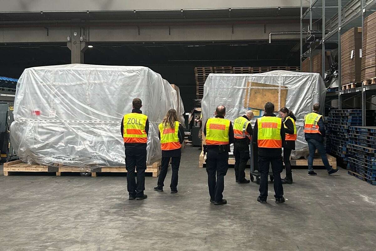 Zoll stoppt nicht erlaubte Ausfuhr von Maschine zur Waffenherstellung