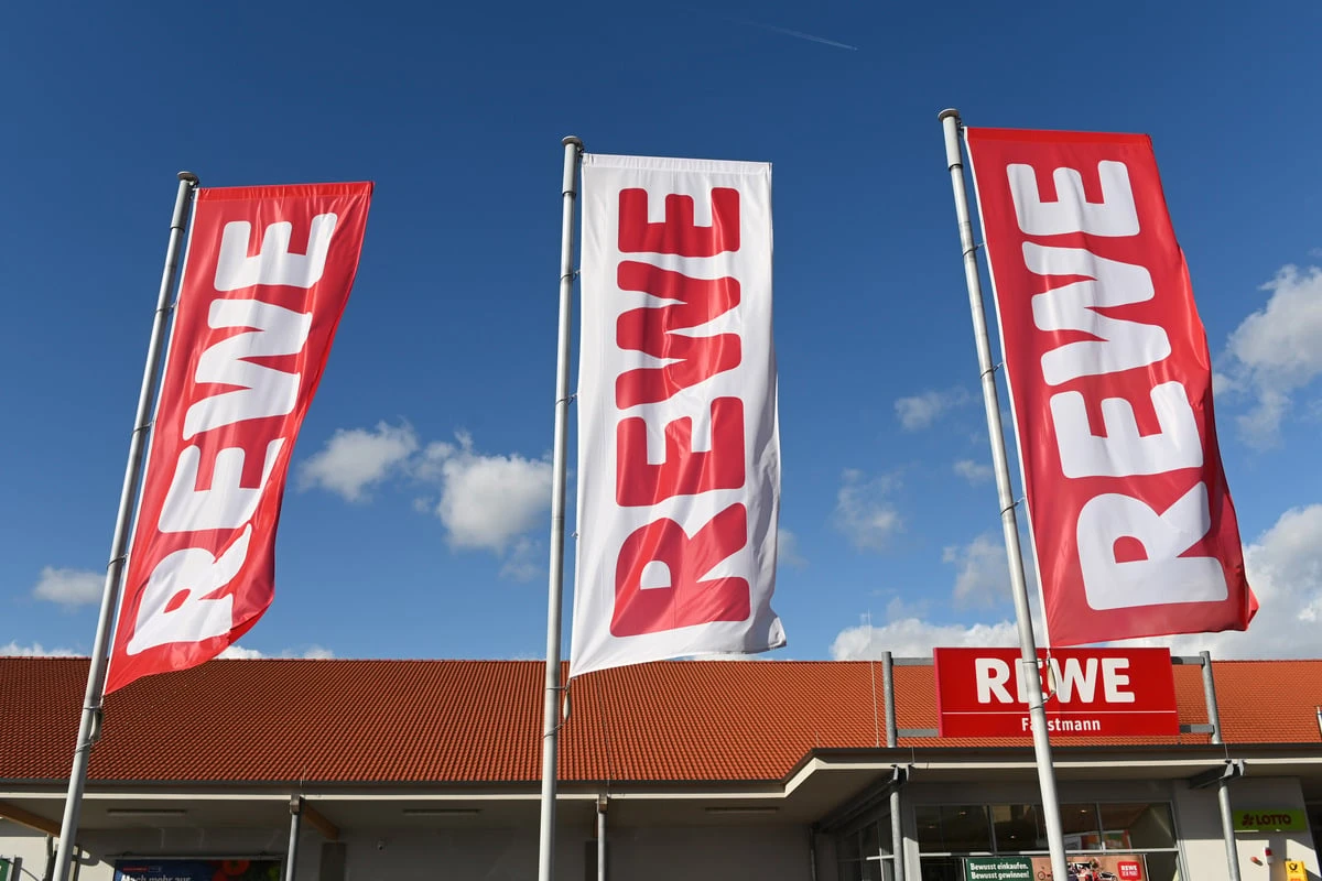 Ladendieb im Rewe auf frischer Tat ertappt, doch er entkommt