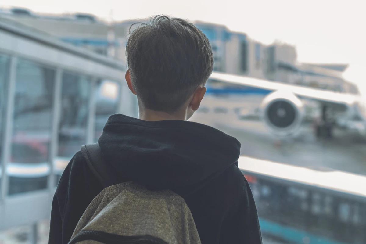 Mögliche Bedrohung? Airline lässt Jungen mit Tourette am Flughafen stehen