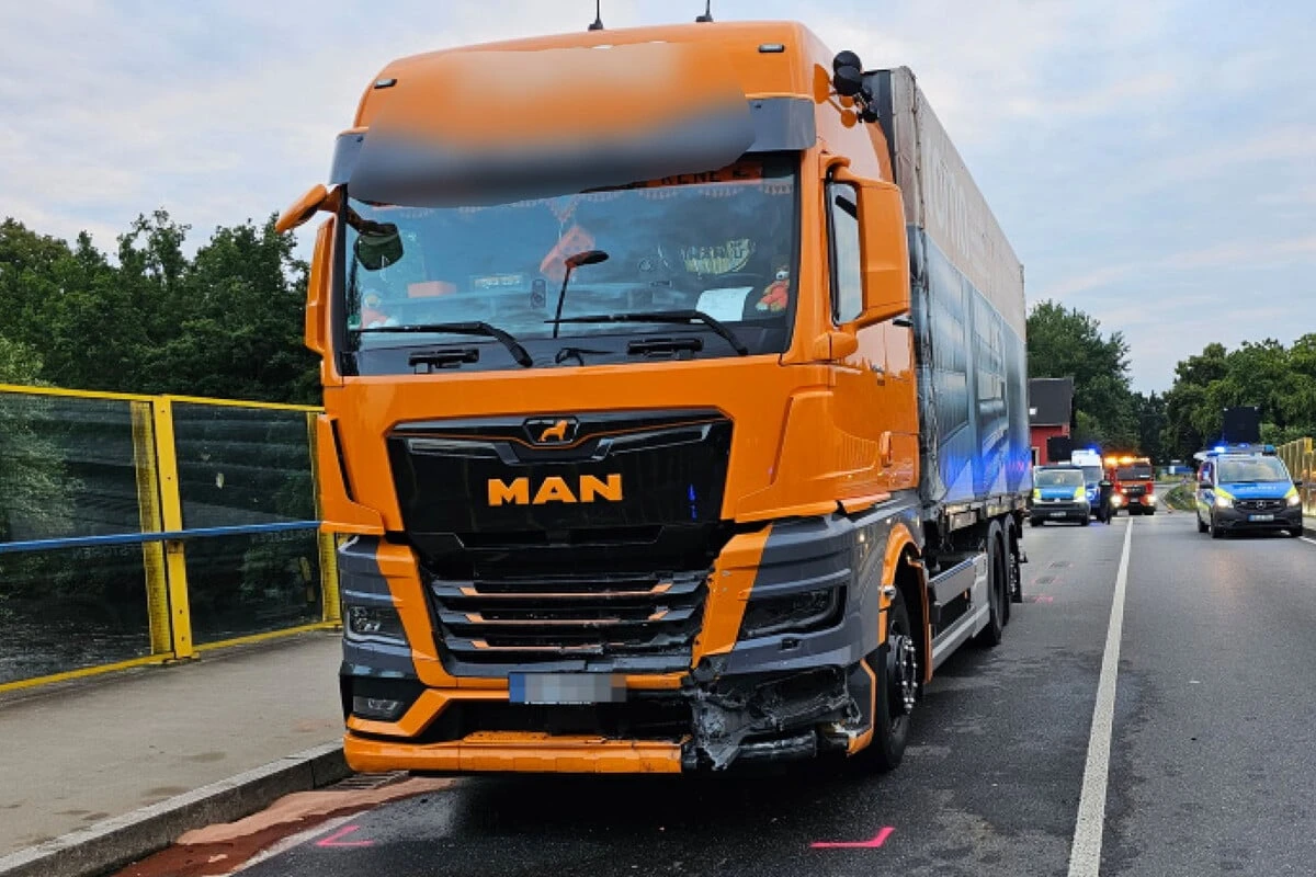 Tödlicher Unfall in Sachsen: Frau stirbt, Mann und Baby im Krankenhaus