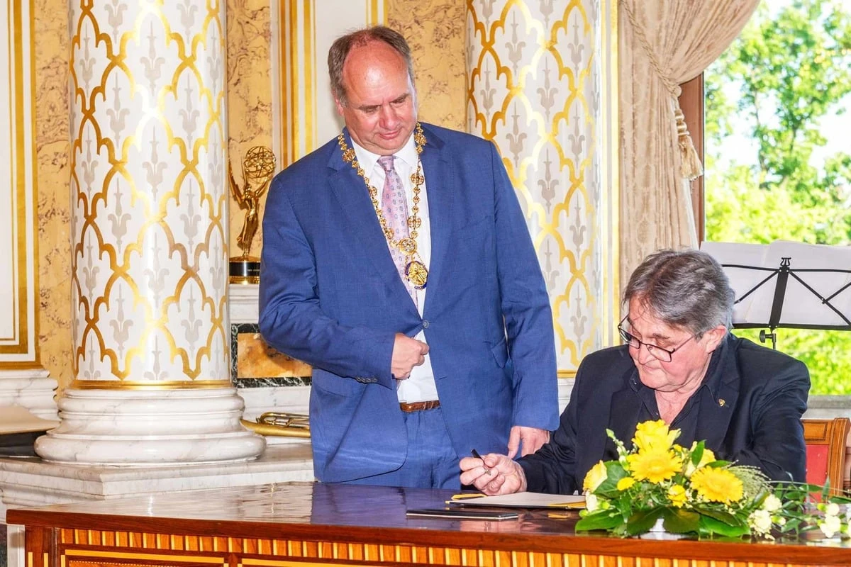 Prämierter Fotograf wird mit Ausstellung im Kunstfoyer geehrt