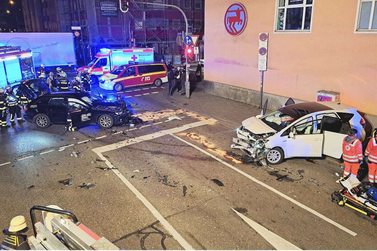 Autos krachen an Kreuzung in Giesing ineinander: Fünf Menschen verletzt