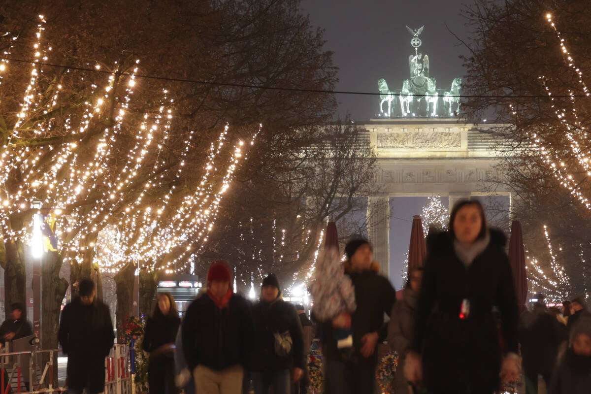 Mitte bittet um Spenden für Weihnachtsbeleuchtung auf Prachtstraße