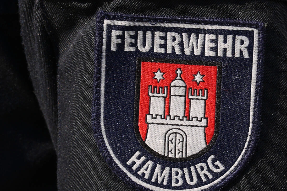 Schwarze Rauchsäule über Hamburg: Offenbar Feuer bei Aurubis