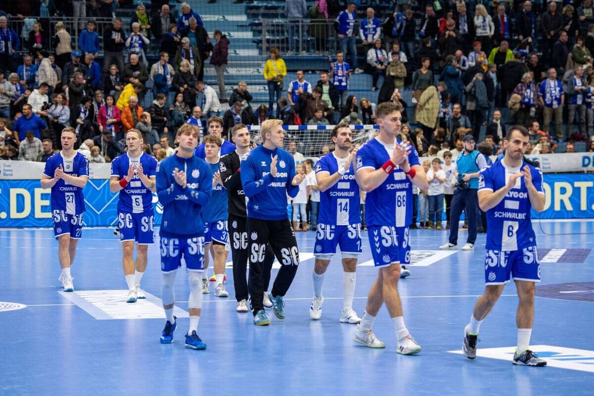 Ligaspiel abgesagt: NRW-Handballteam liegt nach Schweden-Reise flach!