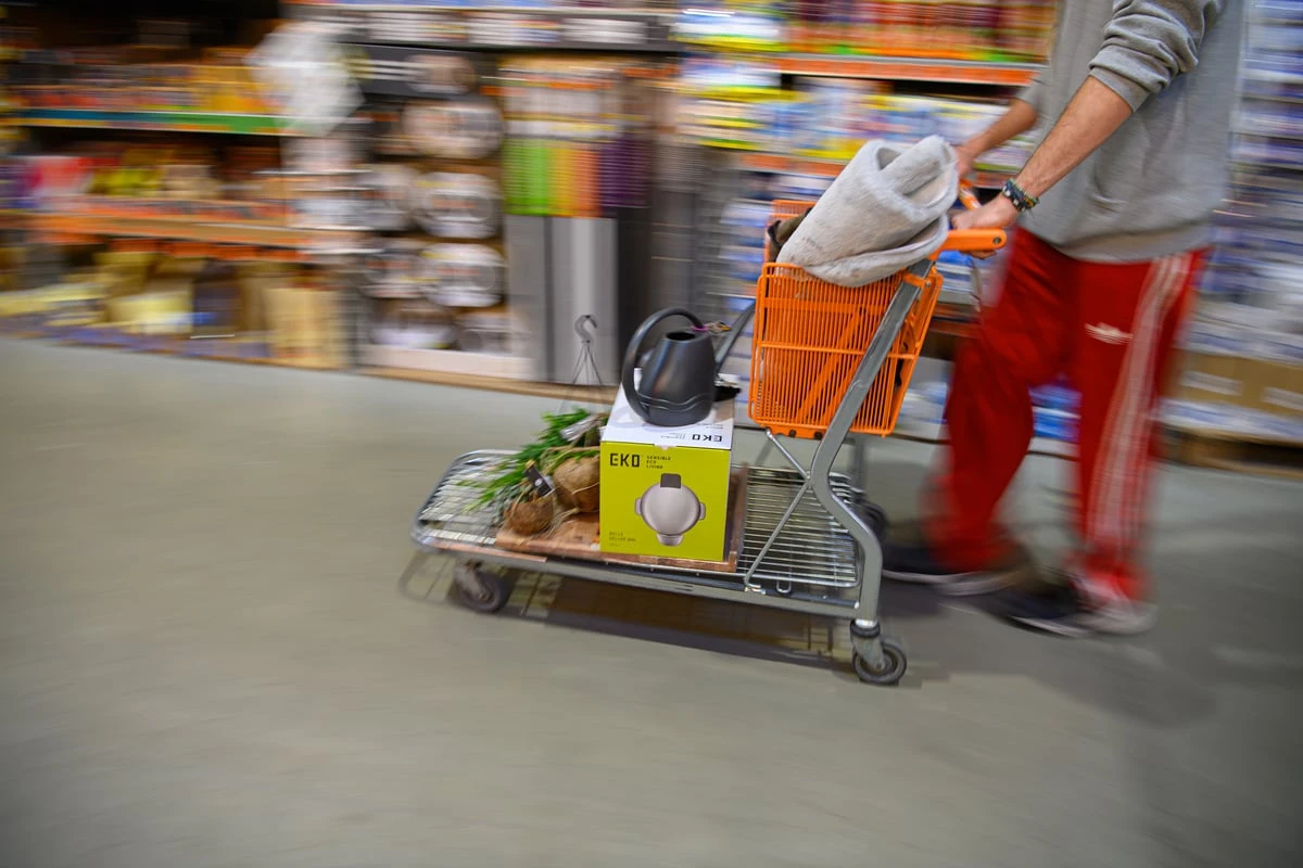 Baumarkt-Diebe beim Klauen erwischt, dann kassiert die Polizei ihre Drogen