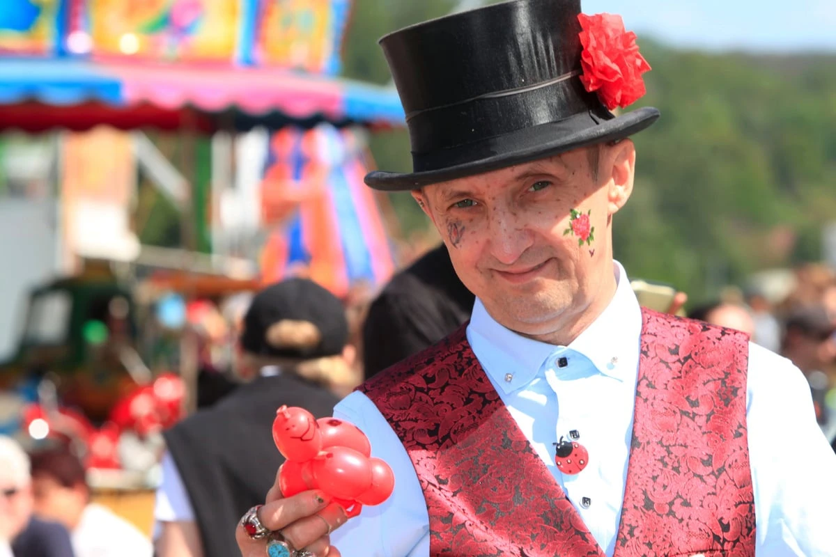 Alkoholsucht und MPU getrotzt: Torstens schwerer Weg zum gefragten Ballonkünstler