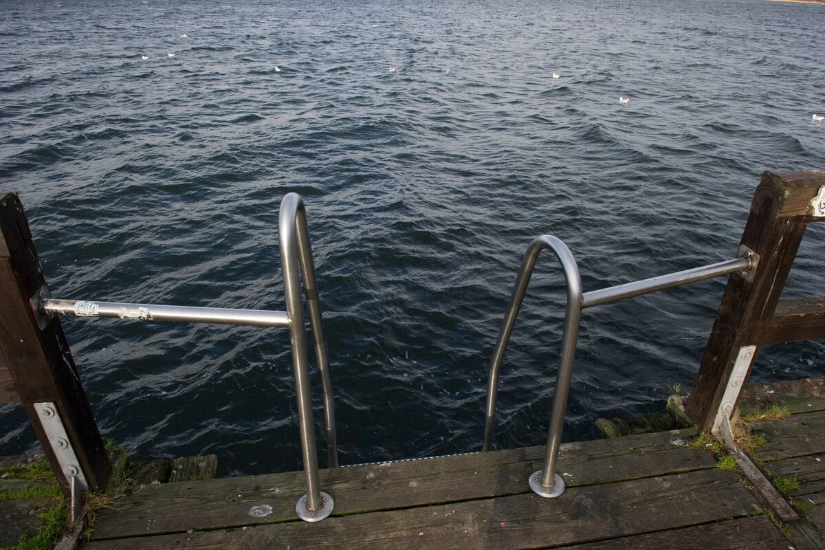 Leblose Frau im Tollensesee entdeckt: Kripo ermittelt nach Todesfall