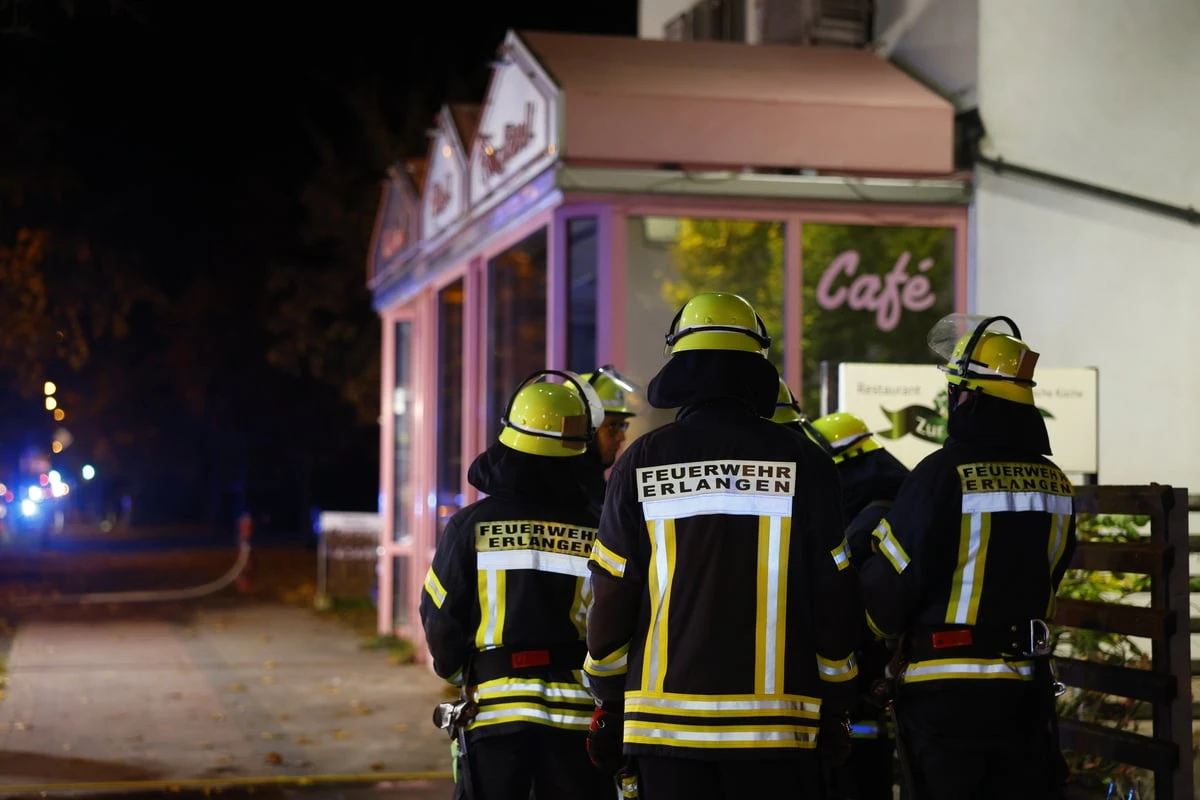 Brand in Bäckerei: Dichter Rauch bringt Katzen im Haus in Gefahr
