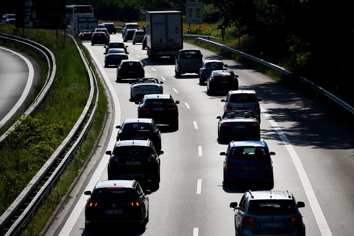 Unfall auf A24: Autobahn voll gesperrt, Rettungshubschrauber im Einsatz