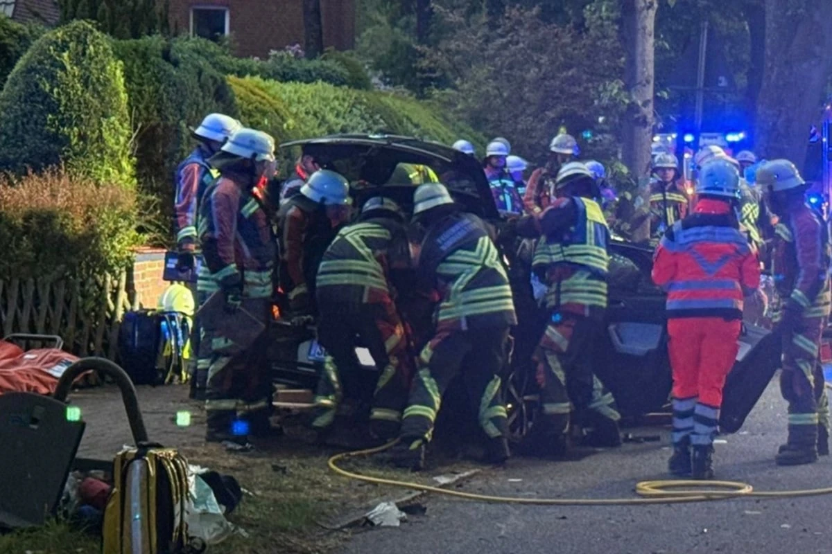 Tragödie im Norden: Rentner überschlägt sich mit Auto und stirbt