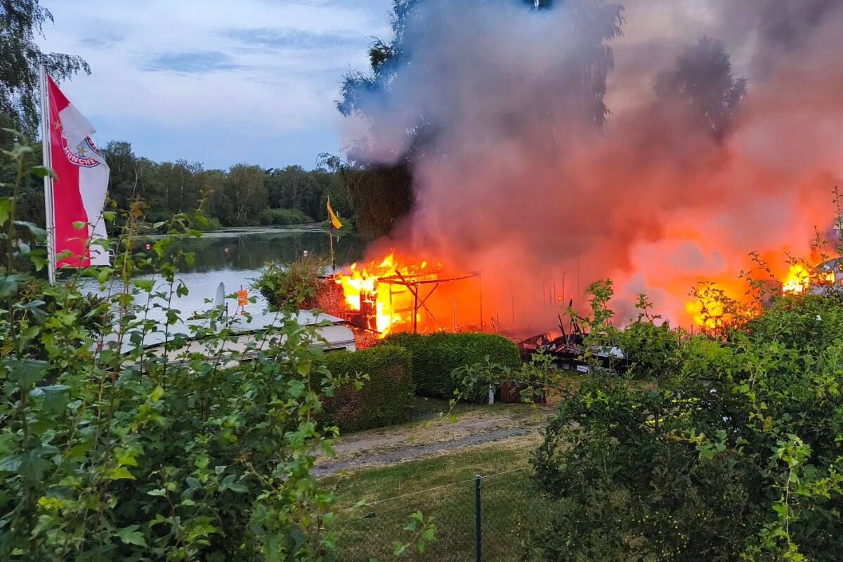 Mehrere Wohnwagen bei Brand auf Campingplatz zerstört, möglicherweise Todesopfer