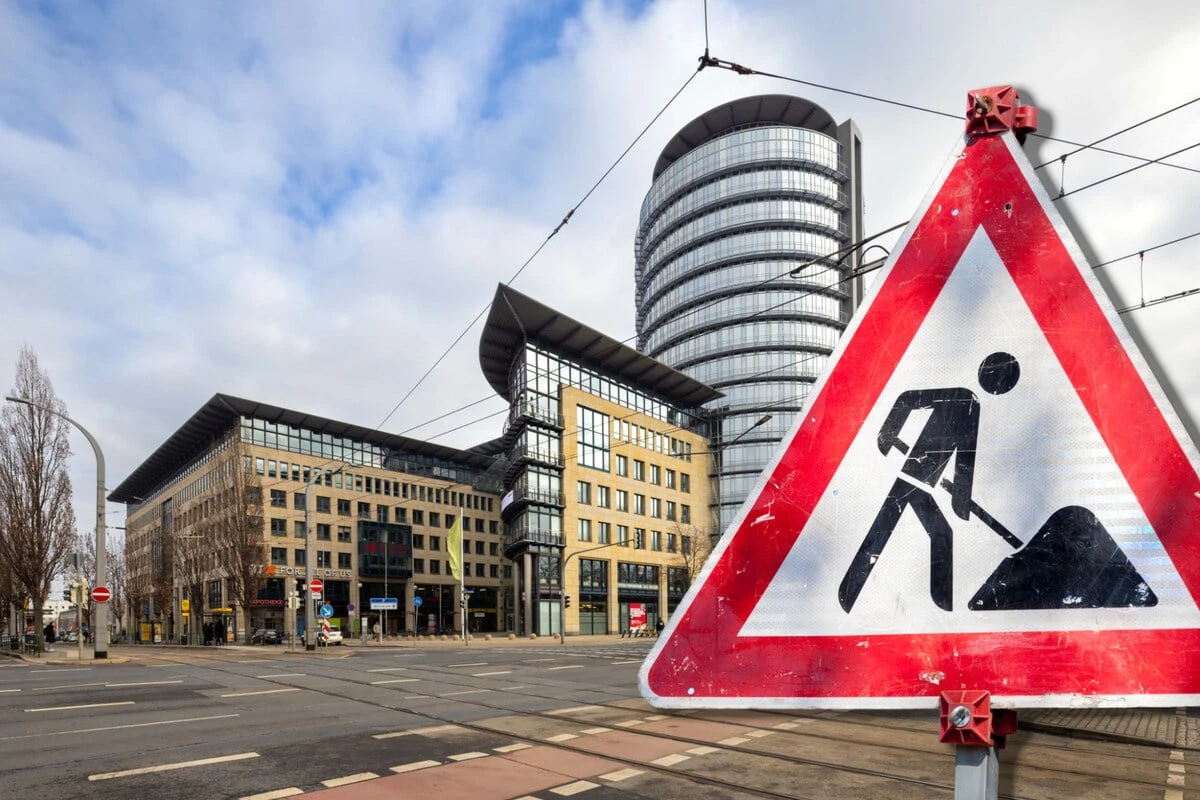 Spur Richtung Marienbrücke dicht: Verkehr durch Dresdner Baustelle eingeschränkt