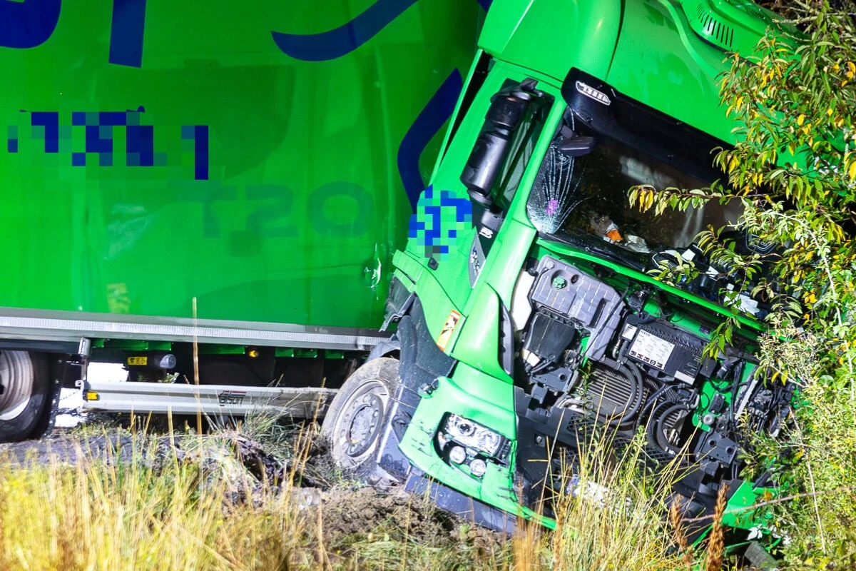 Schwerer Lastwagen-Unfall auf der A3: Ausfahrt blockiert