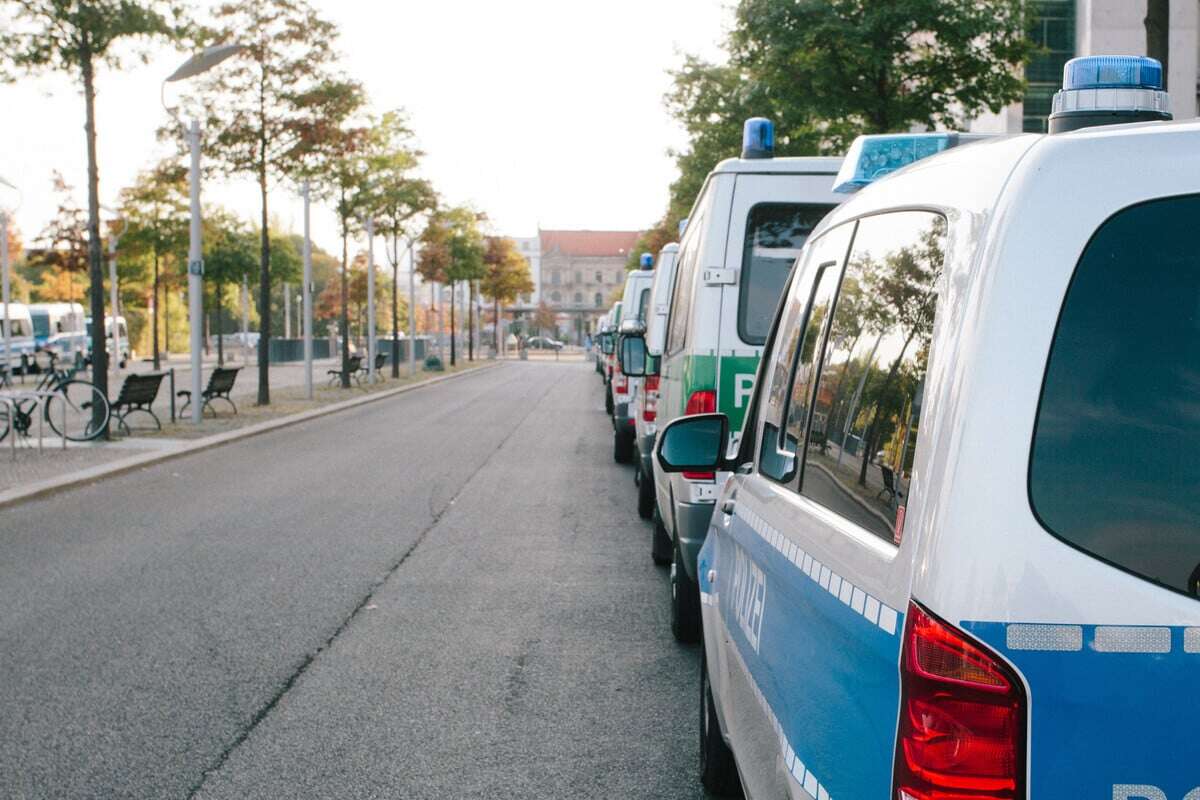 Prügel im Puff: 76-Jähriger geht in Bordell auf Mitarbeiterin los und zündet Kleidung an