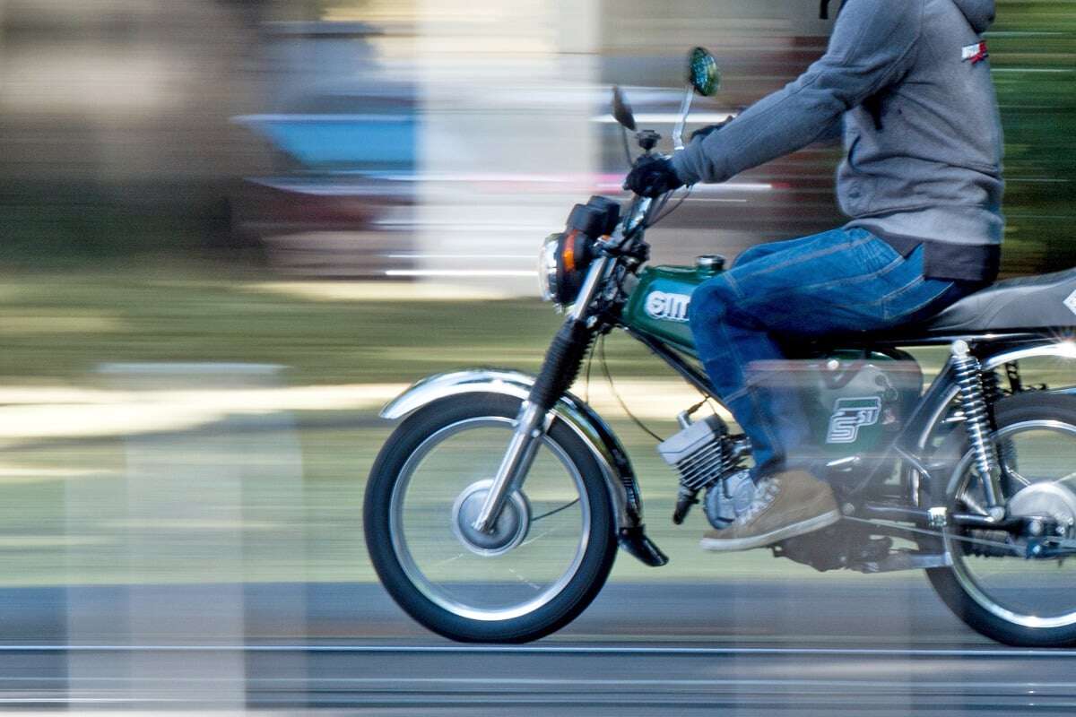 Staatsschutz ermittelt! Rechte Parolen und einschlägige Codes bei Moped-Rennen