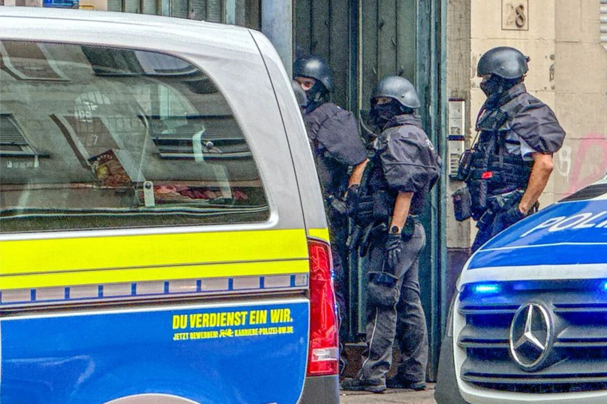 Gewaltsamer Streit in Karlsruhe: Polizei rückt im Großaufgebot an