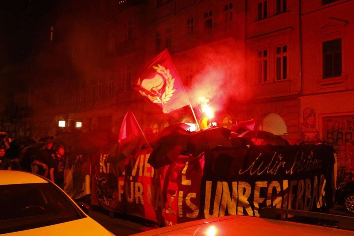 Nach Landtagswahl: Antifa zieht durch Dresdner Neustadt!