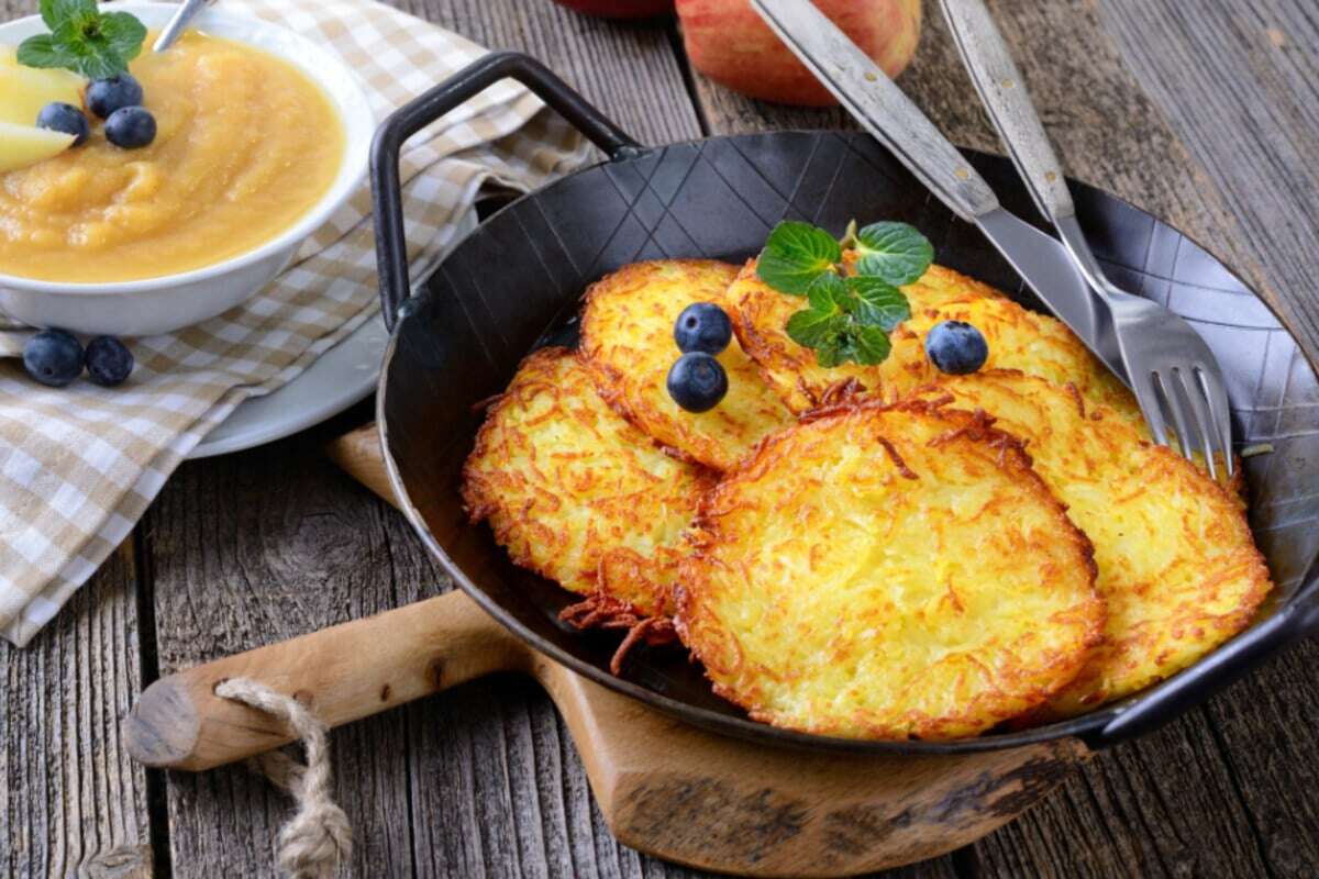 Knusprige Kartoffelpuffer aus rohen Kartoffeln - einfach und lecker