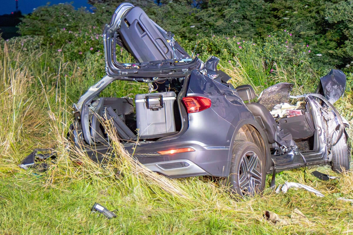 Flucht vor der Polizei? Fahrt auf der A7 endet tödlich: Kind muss alles mit ansehen