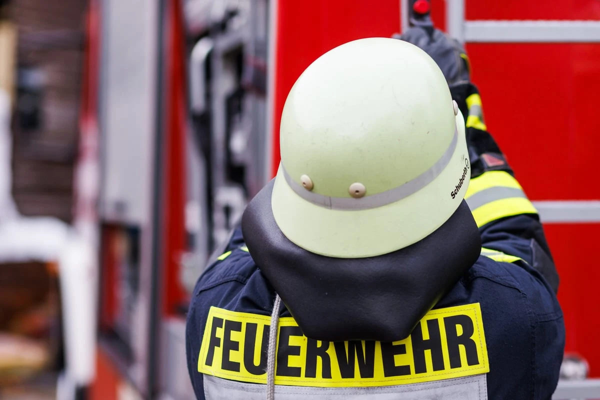 Feuer-Schock auf der A10! Trucker können sich in letzter Sekunde retten