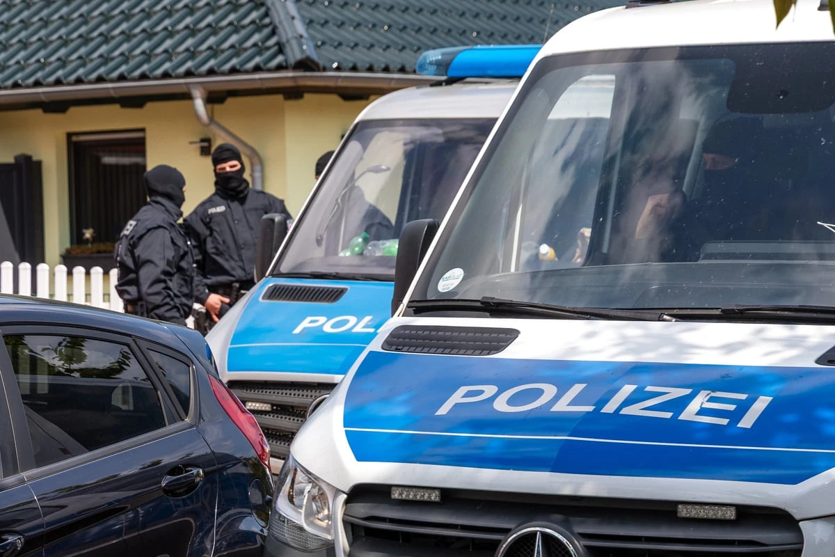 Razzia gegen rechte Terrorzelle! Polizei durchsucht zahlreiche Häuser