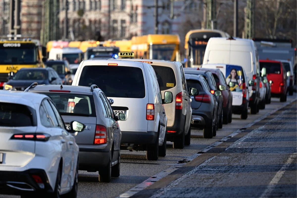 Massive Behinderungen: Große Parade lässt Verkehr in Dresdner City stillstehen