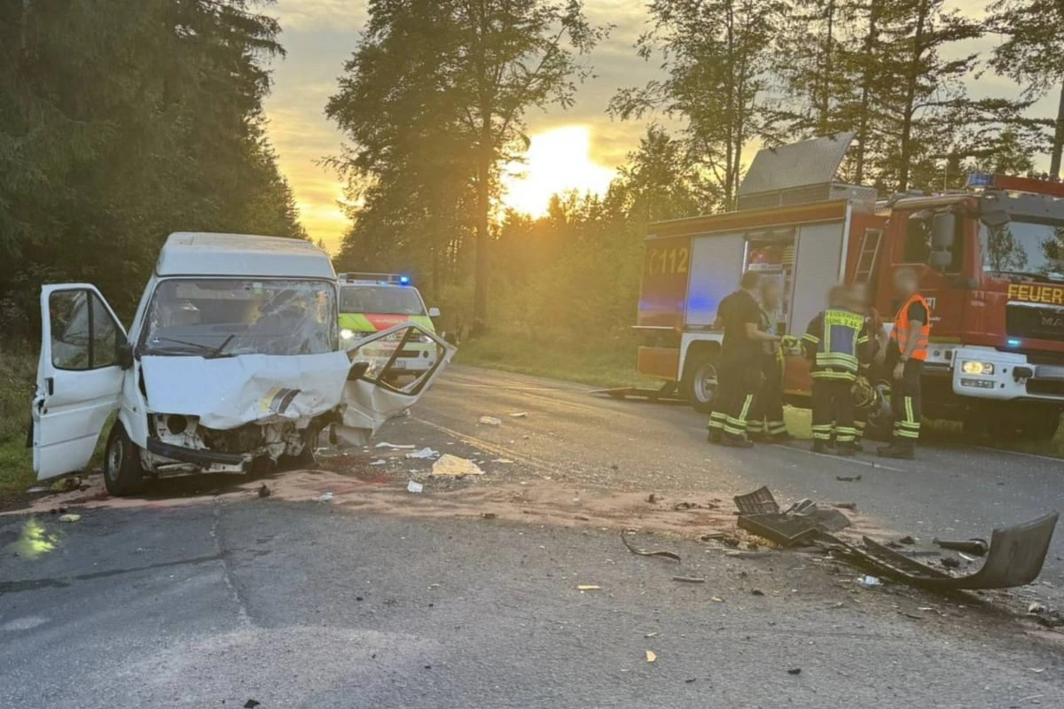 Fahranfänger übersieht Transporter: Rentner stirbt im Krankenhaus