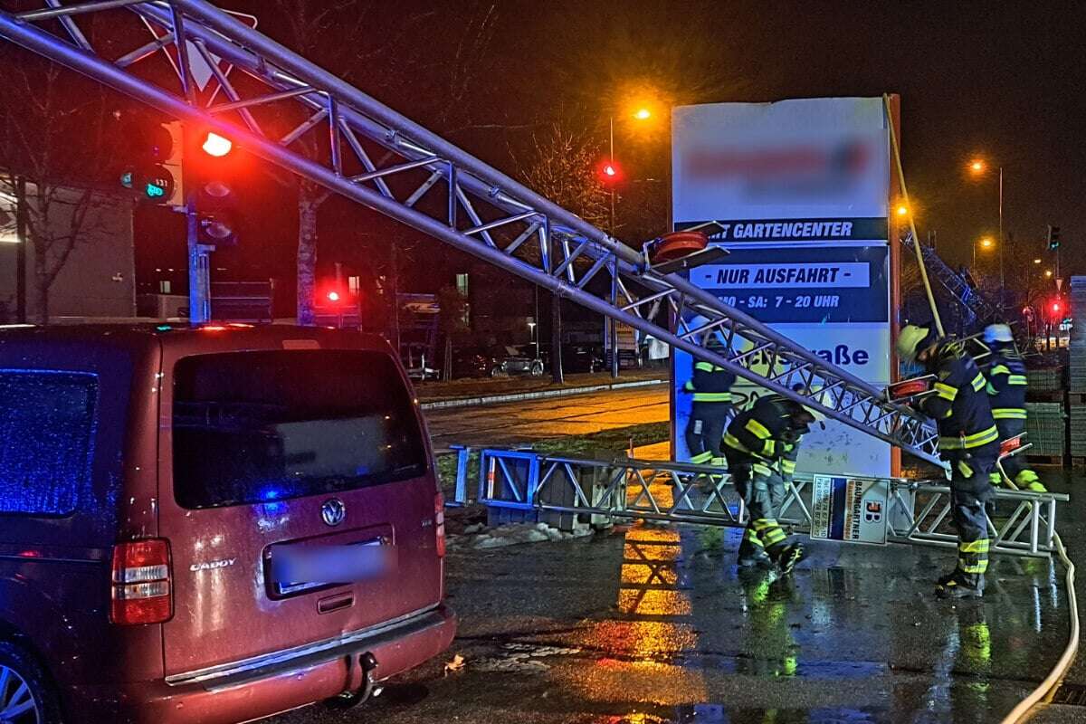 Unwetter bringt Kabelbrücke zum Einsturz: Autoinsassen haben riesiges Glück