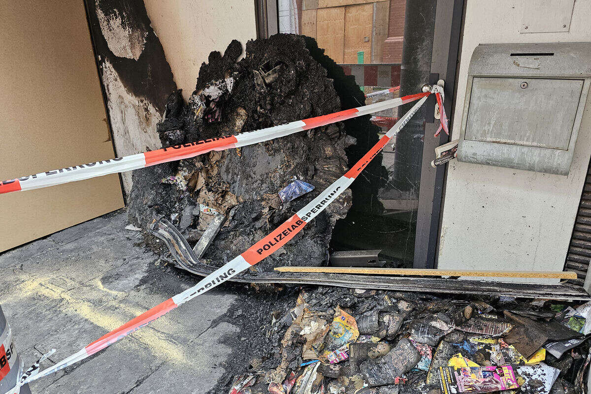 Zwickau: Zündler stecken Mülltonne einer Gaststätte in Brand