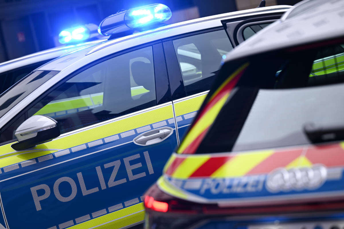 Frau (†20) eröffnet Feuer in Polizeistation und wird erschossen