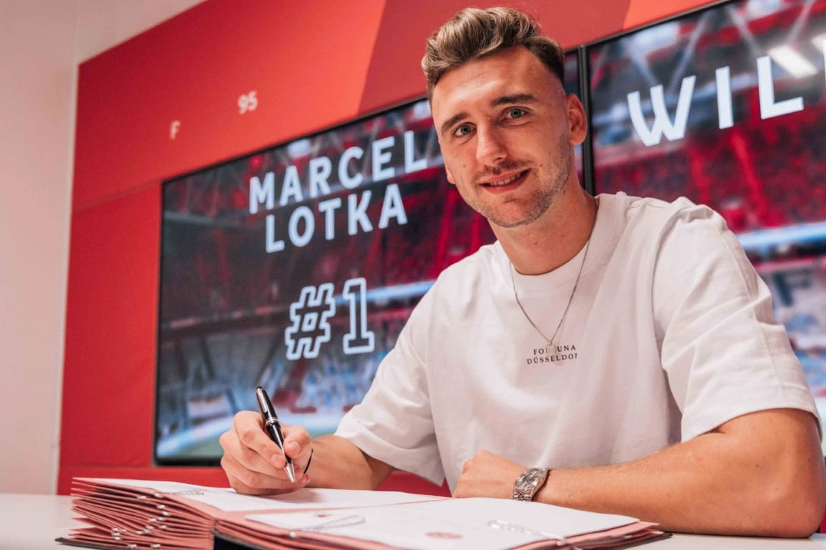 Transfermarkt im Liveticker: Zweitliga-Klub schnappt sich Ex-BVB-Keeper Lotka