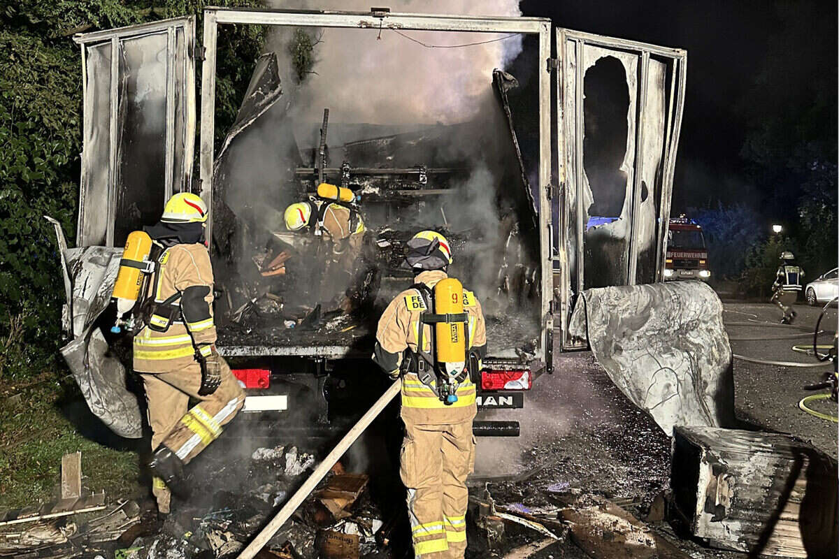 Lkw angezündet? Hoher Schaden nach Brand auf Schloss-Parkplatz