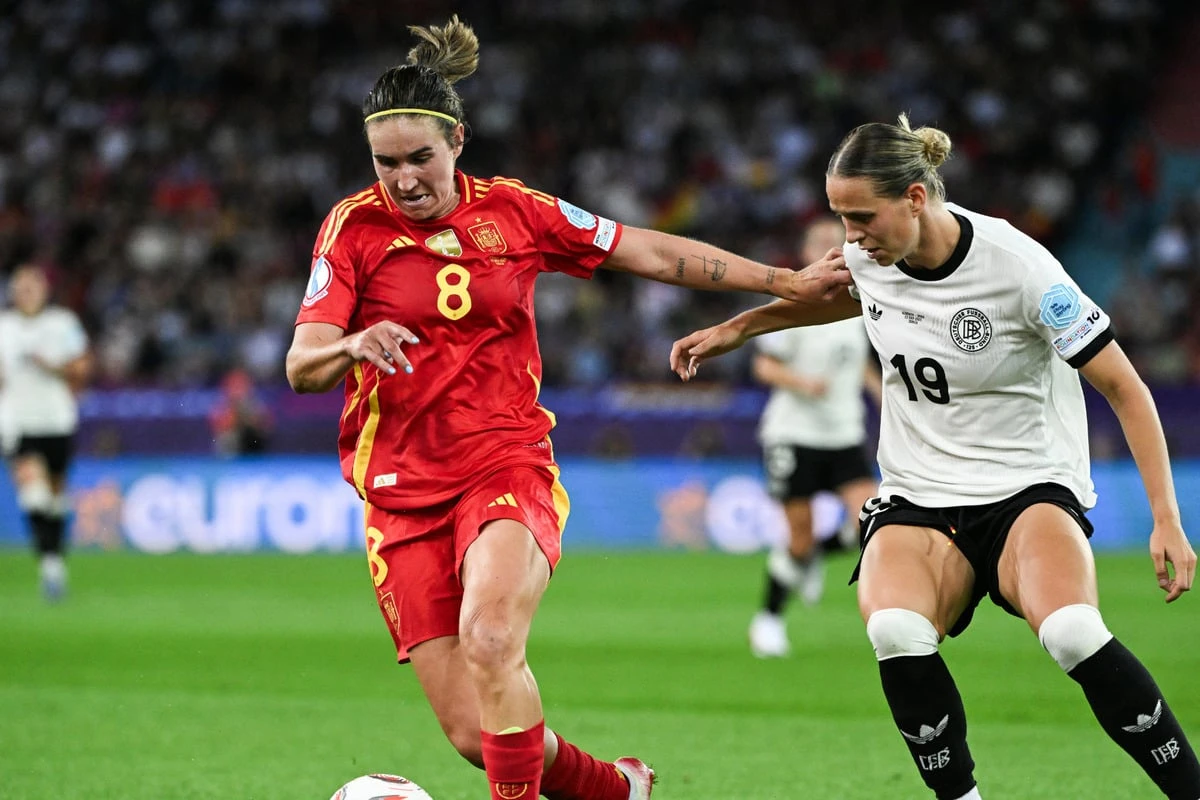 Deutschland gegen Spanien live: Wieder Bühl, aber noch keine Tore - DFB-Frauen hauen alles rein!