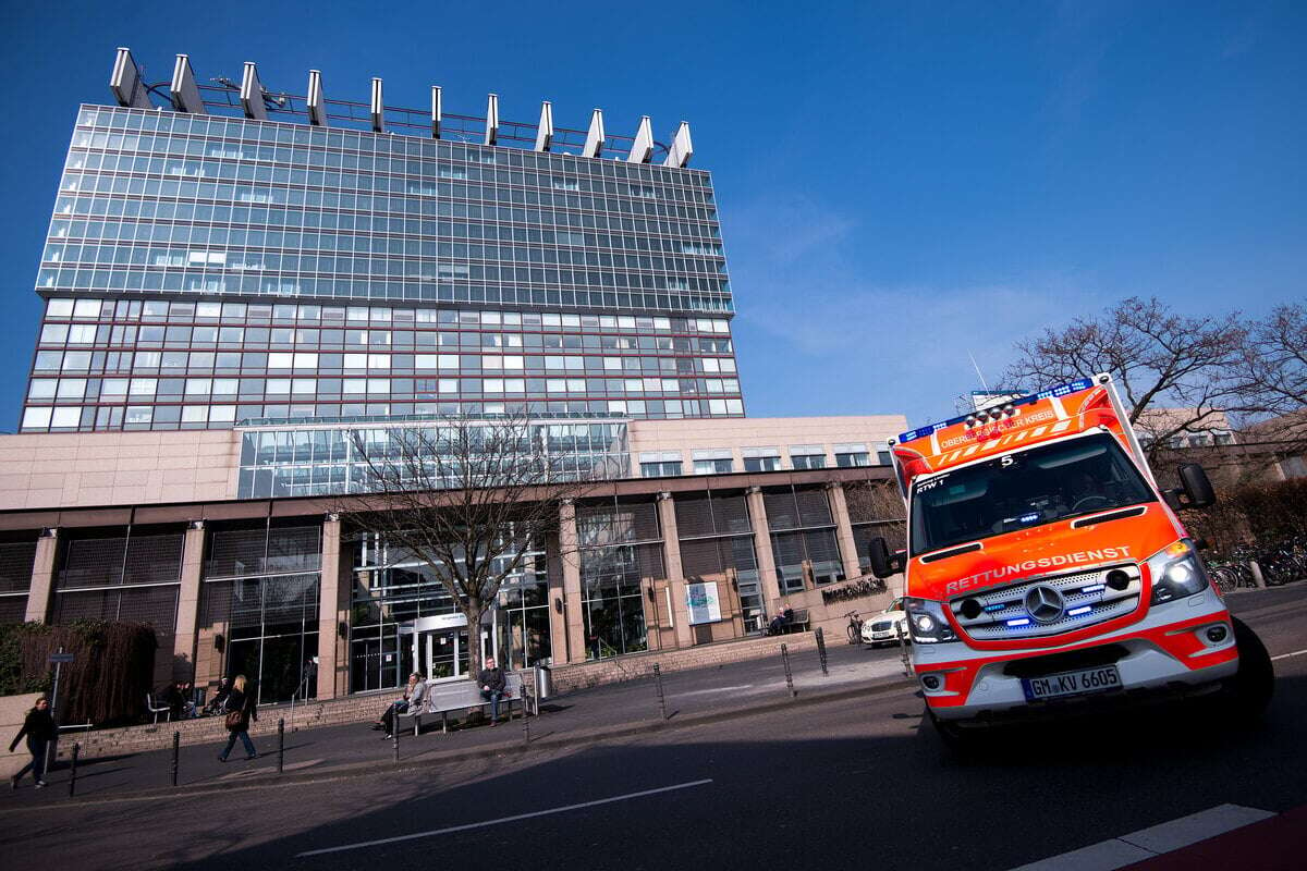 Trotz roter Ampel: Lkw fährt auf Kreuzung und erfasst Fußgänger