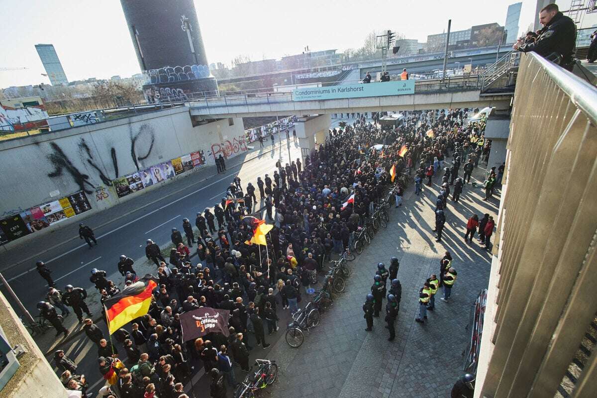 Sie kamen nicht weit! Nazi-Demo in Berlin nach Gegenprotesten aufgelöst