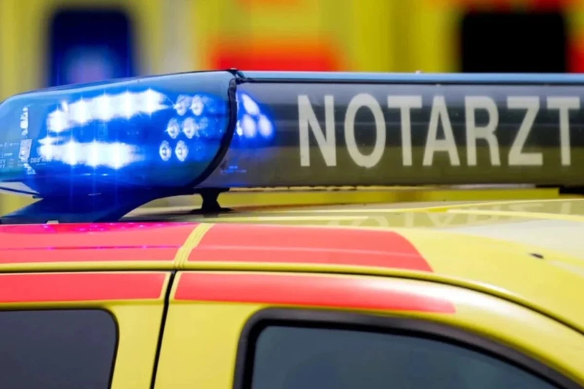 Tödlicher Crash: Motorradfahrer stirbt an Unfallstelle