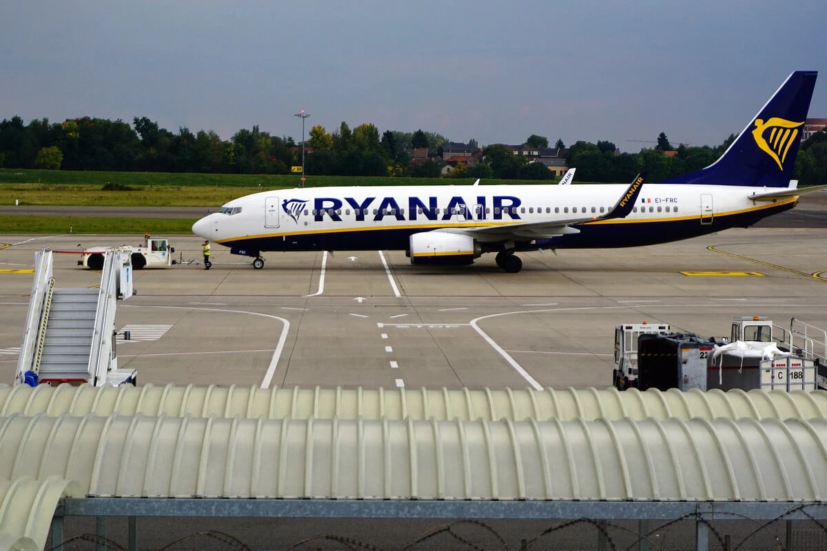 Bombendrohung bei Ryanair: Polizei stürmt Flugzeug