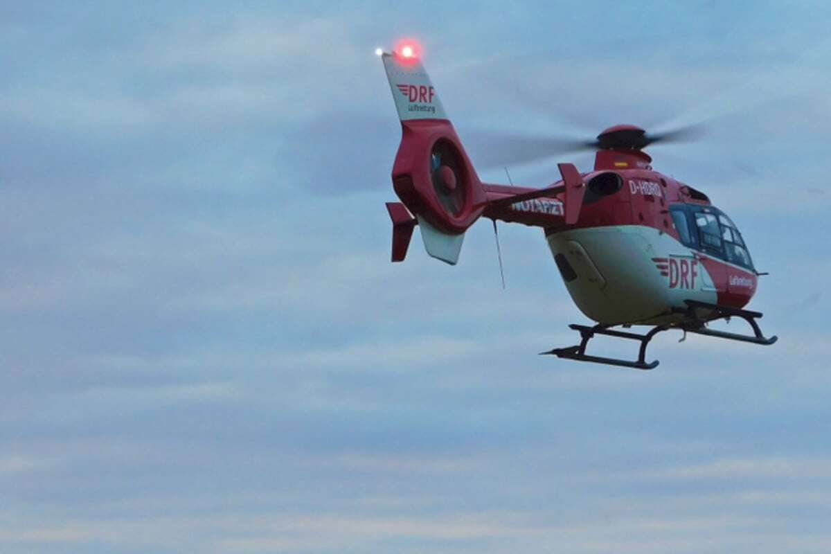 Landesstraße voll gesperrt - Hubschrauber im Einsatz