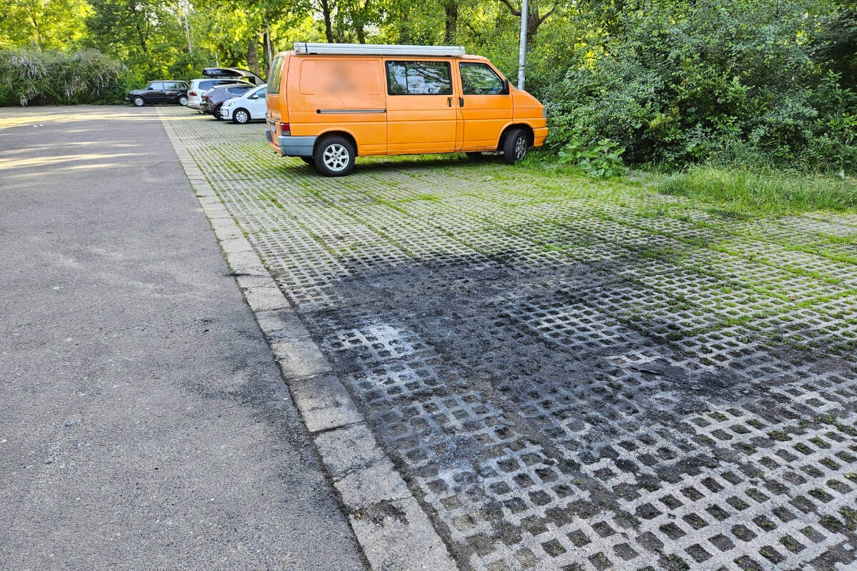 Versuchter Mord? Camper brennt in Leipzig, doch eine Person befindet sich noch darin