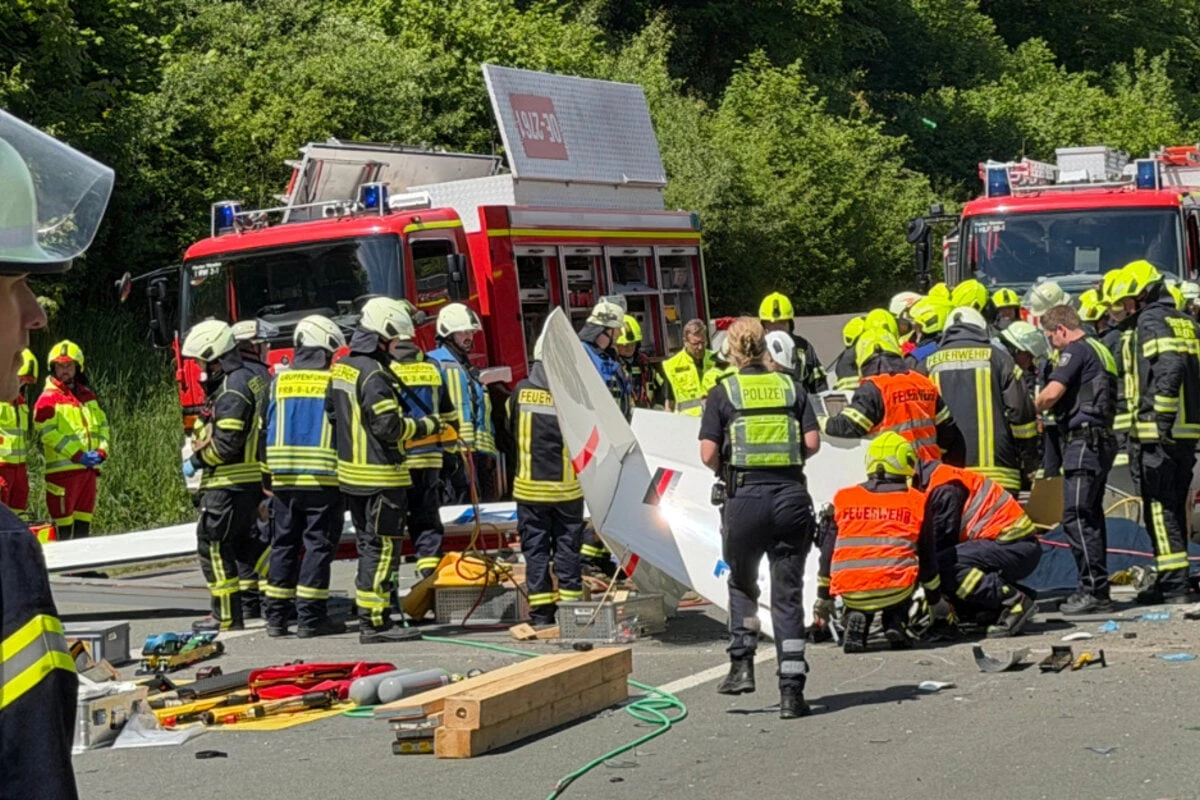 Flugzeugabsturz auf A45! Pilot (45) kommt ums Leben