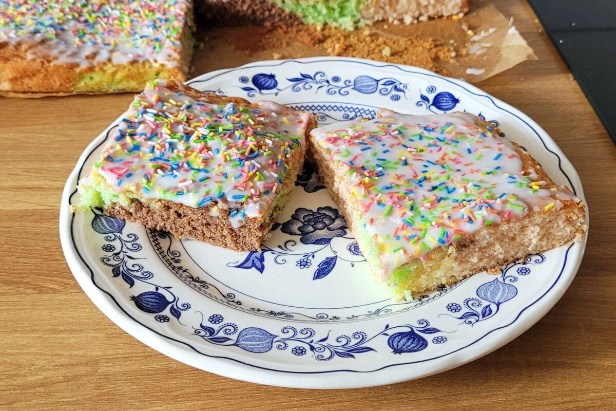 Kunterbunter Kuchen-Kult: DDR-Rezept für Papageienkuchen vom Blech