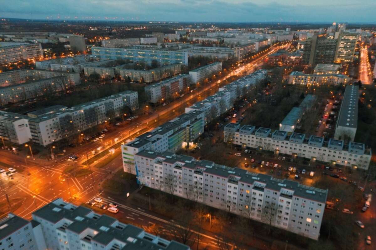 Nächtliche Attacke in Halle: Gruppe schlägt Mann mitten auf der Magistrale