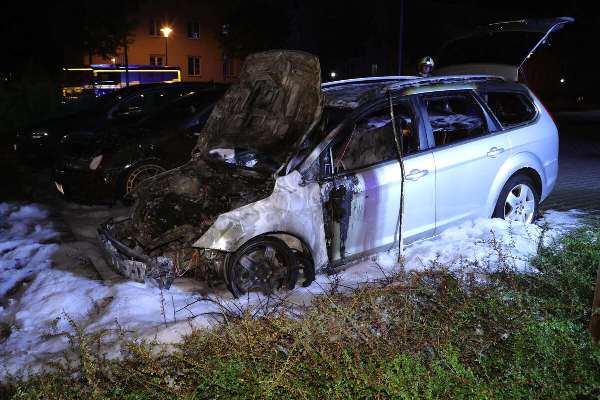 Ford Focus auf Dresdner Parkplatz abgefackelt!