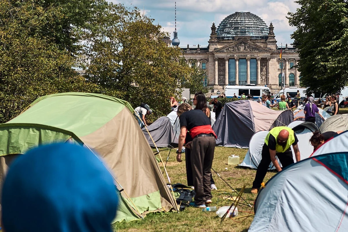 Gaza-Protestcamp darf wieder vor Bundeskanzleramt, doch unter einer Bedingung