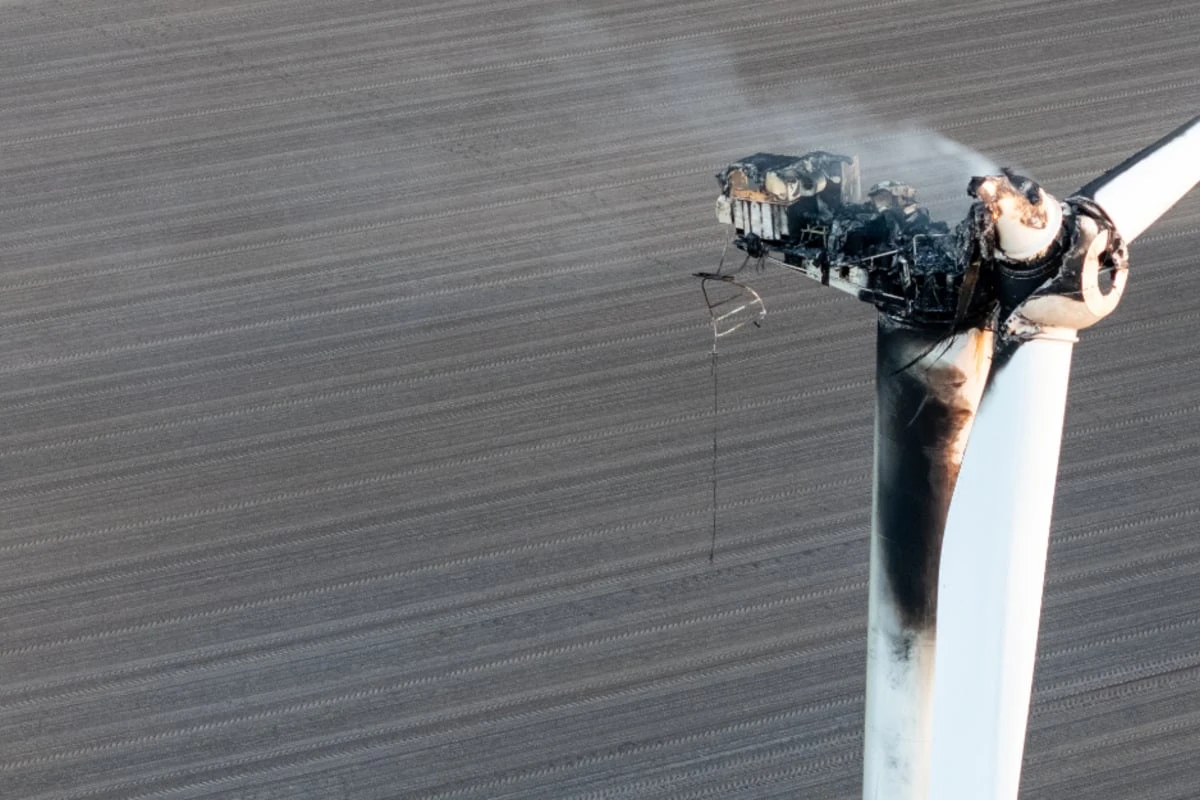 Windrad brennt in 65 Metern Höhe: Feuerwehr hat nur eine Möglichkeit