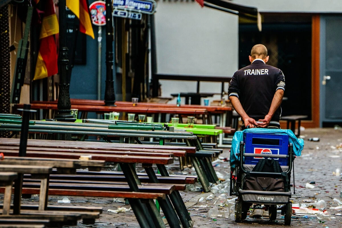 Kotze, Lärm und Schlägereien: ZDF-Doku zeigt Verwahrlosung von Frankfurts Partymeile 