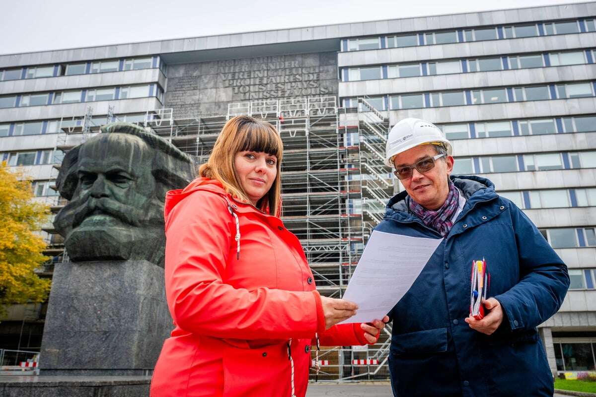 Chemnitz: Schriftzug hinterm Nischel kommt wieder zum Vorschein