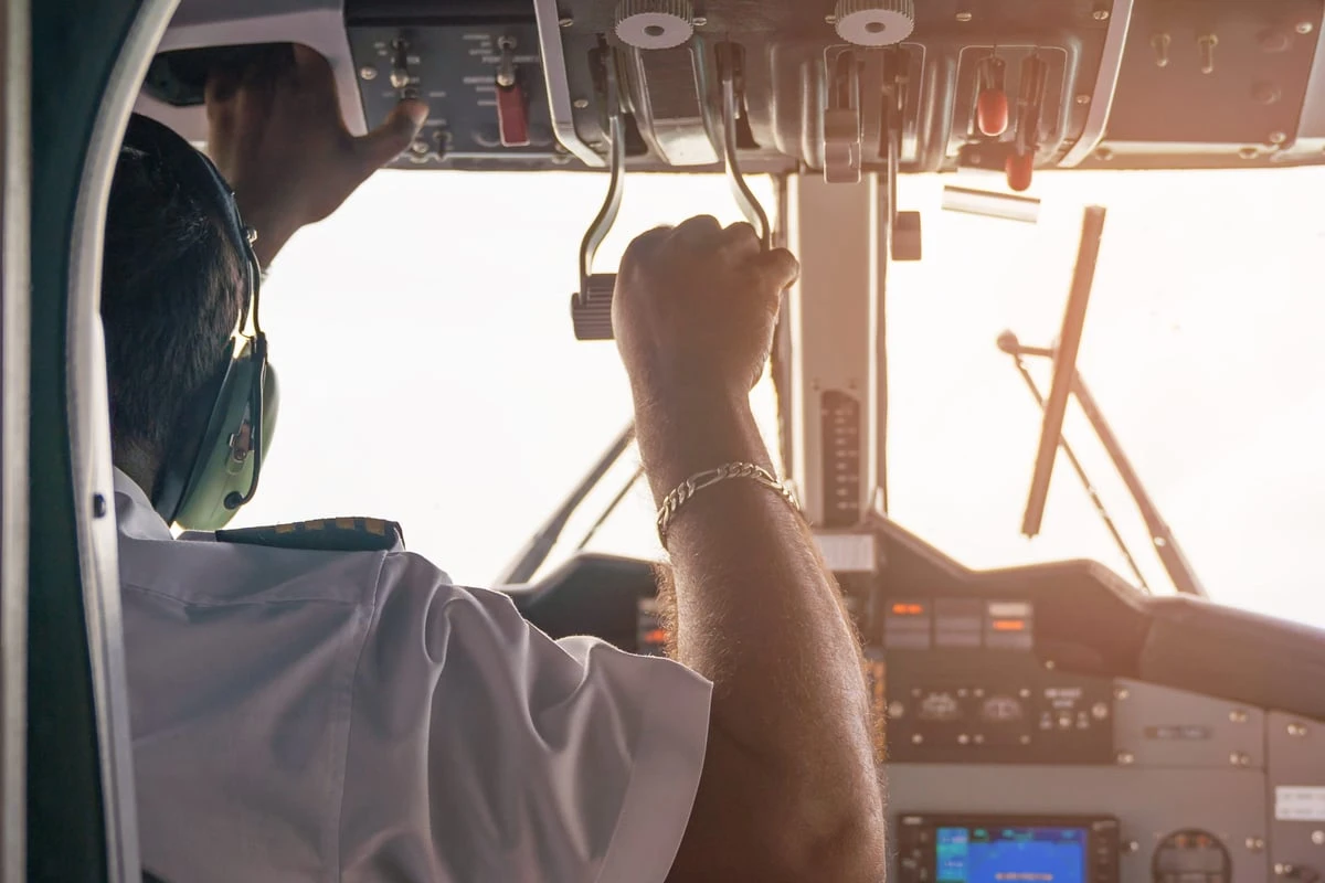 Notlage über den Wolken: Pilot erleidet Krampfanfall im Cockpit